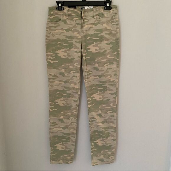 American Living Women’s Slimming Fit Camo Print Pants Size 4 - Picture 1 of 4